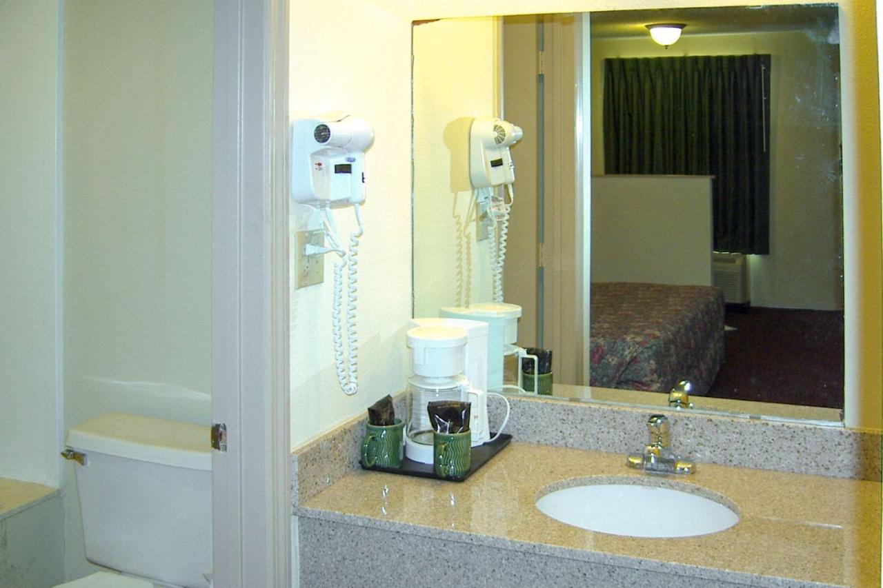 Travelers Inn & Suites Sumter ภายนอก รูปภาพ